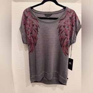 Rock & Republic Gray Short Sleeve Top with Pink Wing Motif